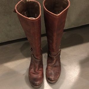 Frye Women's Veronica tall back zip boot